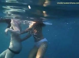 Bikini, Pod vodo